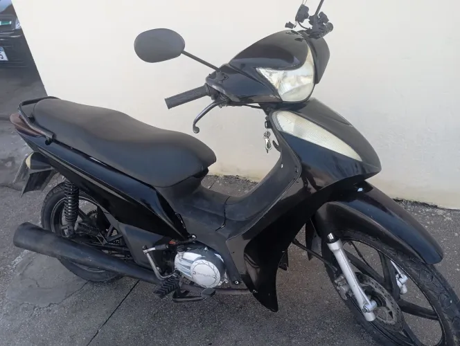 Vende-se moto 