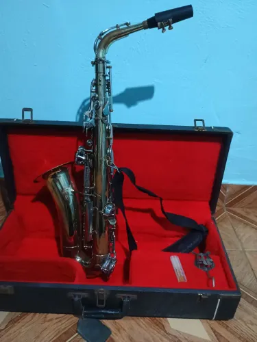 Saxophone Elkhart modelo Amistrong 