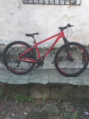 Vende-se uma bicicleta aro 29