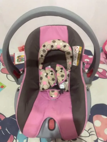 Vendo bebê conforto praticamente novo. Usado poucas vezes
