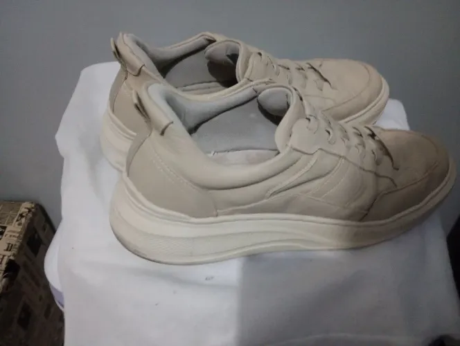 Sapatênis Democrata Calcefacil cor off White número 42
