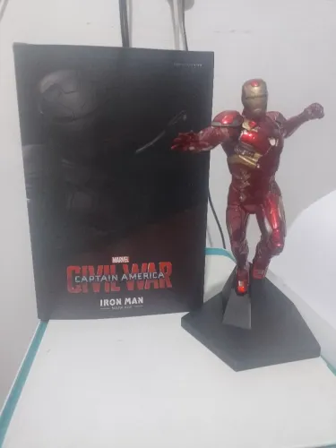 Estátua / Figure Iron Man Original - Com Caixa - Excelente Estado?