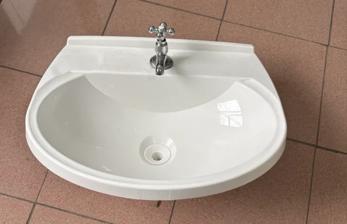 Lavatório plástico Astra + torneira