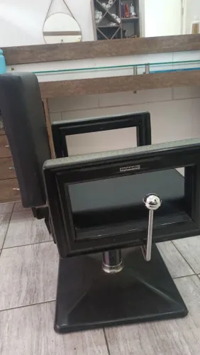 Vendo linda cadeira seminova para salão de beleza!
