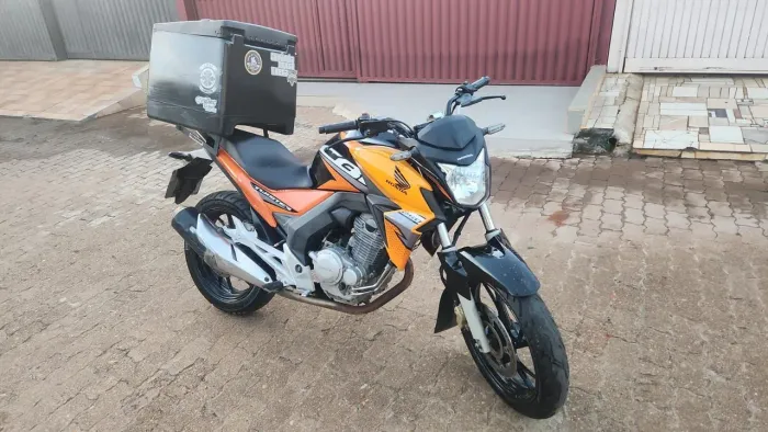 Moto bem cuidada, único Dono.