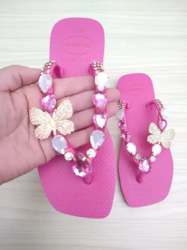 Chinelo Customizado Premium - Rosa com Borboleta e Pedrarias - Michelix