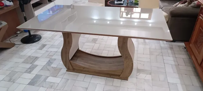 Vendo: Mesa de Mdf, estado de novo. Bem conservada.
