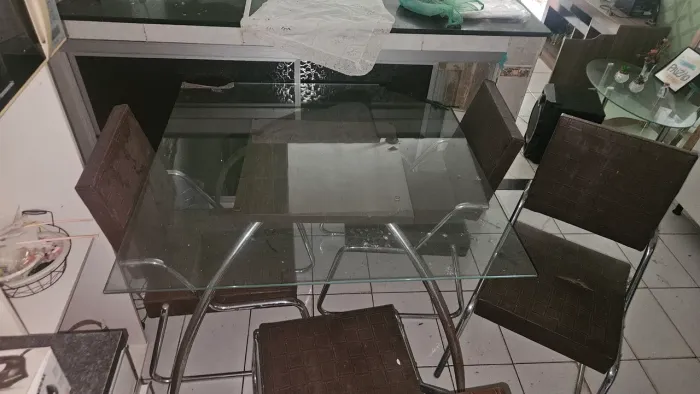 Mesa de vidro 4 cadeiras