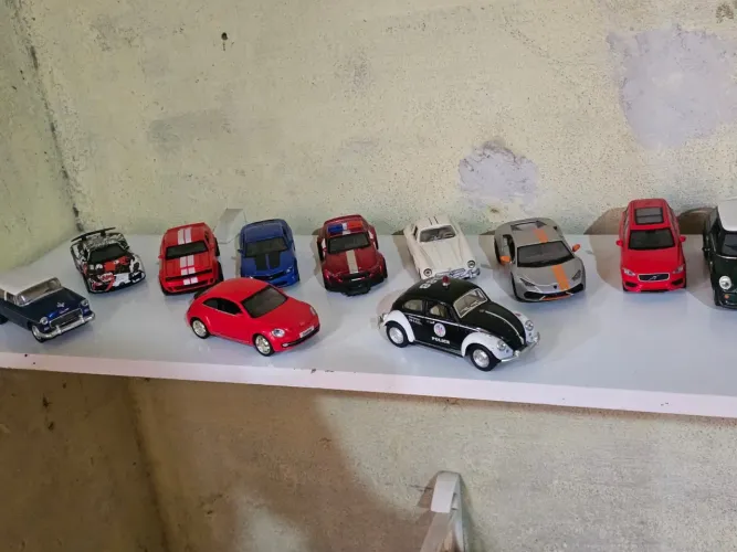 Miniatura de carros e motos