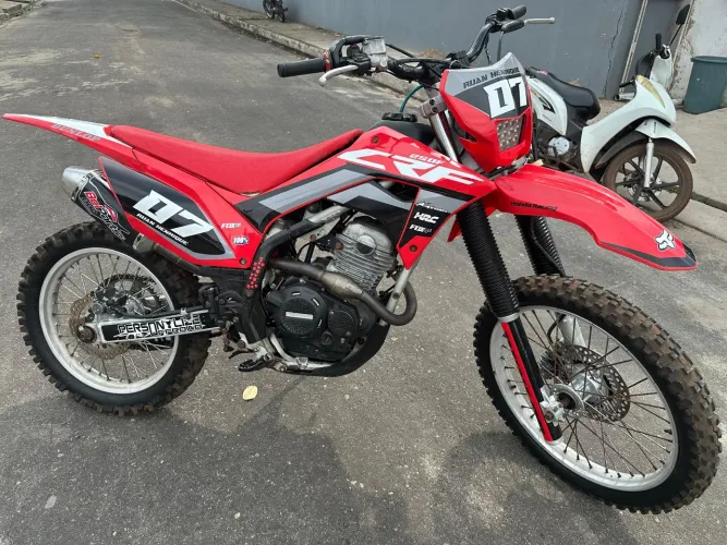 CRF 250 F ano 2020 em ótimo estado de conservação.