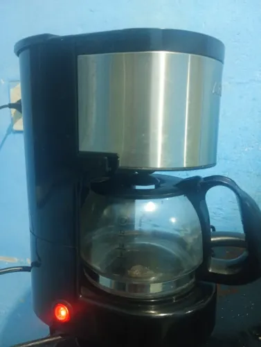 Cafeteira elétrica pequena 