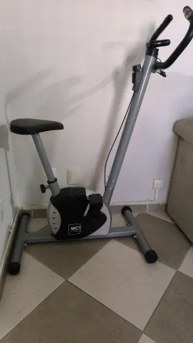 Bicicleta ergométrica WCT fitness pouco uso