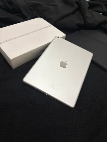 iPad Apple 9ª Geração 64GB Prata - Excelente Estado