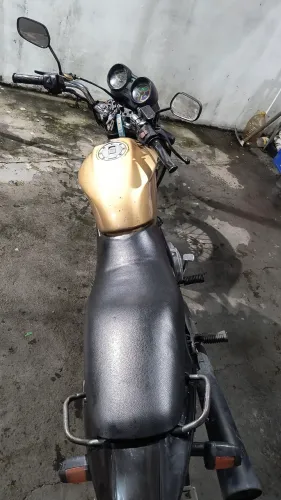 Vendo moto em dias para sair do busão