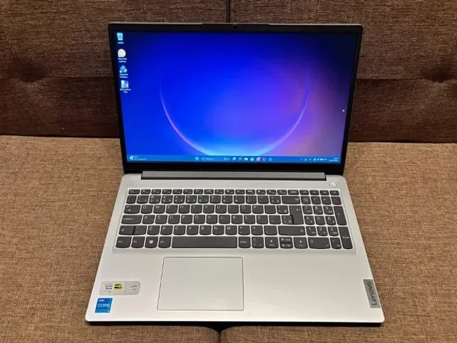 Notebook Lenovo IdeaPad 1 15AMN7 AMD Ryzen 5 7520U 8GB 512GB SSD Windows 11 15.6"