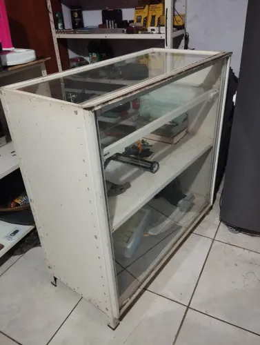 Balcão pra loja com vidro $ 300