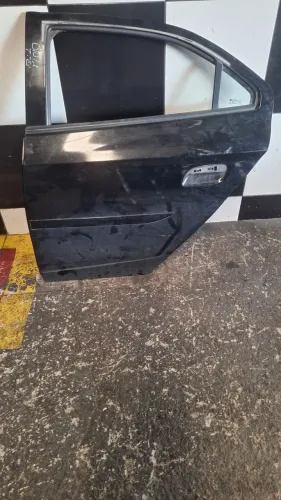Porta Traseira Esquerda Chevrolet Onix Ltz 2014 / 2015  Traseira Esquerda
