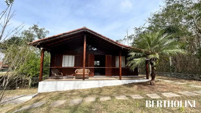 Casa linear com 2 quartos e terreno de 600 m²: Jardim Martinelli - Penedo/RJ