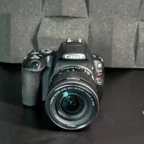 Kit Canon SL2 + Lente 24mm f/2.8 + Lente 50mm f/1.8 | Impecável