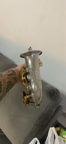 Vende ou troco. Saxofone metal