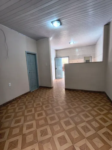 Casa com 2 quartos próximo ao antigo colégio Félix Mendonça