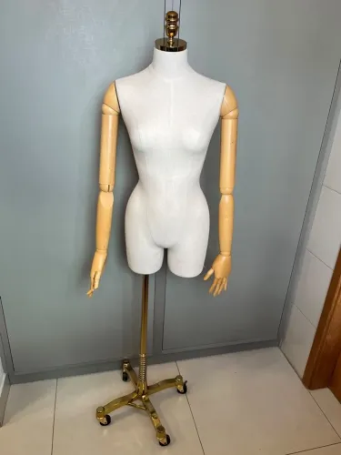 MANEQUIM ARTICULADO IMPORTADO