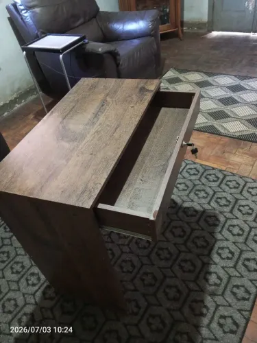 Mesinha se suporte com chaves ,atem casa , escritório etc 