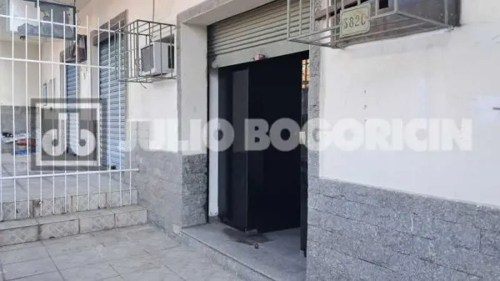 Méier-Rua Dina Claudina -Loja Comercial - Próximo Rua Dias da Cruz - 26m² mais girau