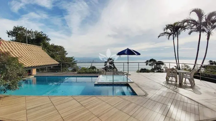 Casa para alugar com 4 Quartos sendo 1 Suíte no Centro de Florianópolis com 410 M²