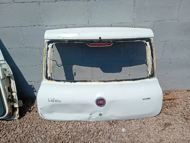 Tampa traseira uno vivace
