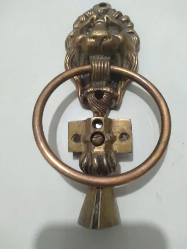 Aldrava antigo de porta em bronze perfeito p decoração ou colecionadores envio p conta do