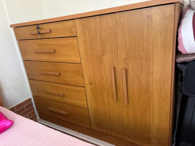 Vendo cômoda semi nova