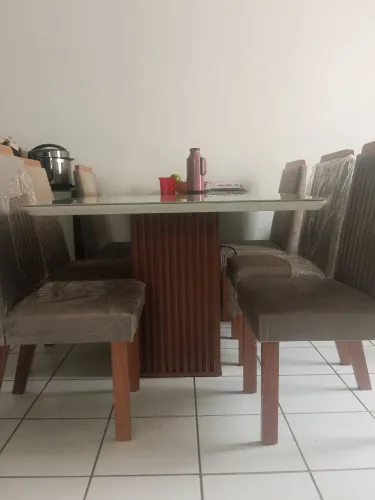 Mesa com 06 cadeiras