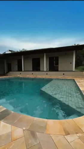 Casa á venda no Condomínio Jardim Shangri-lá com 4 quartos em Bauru SP