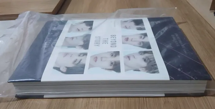 BTS - LIVRO 10 ANOS DE HISTÓRIA + 5 CARDS