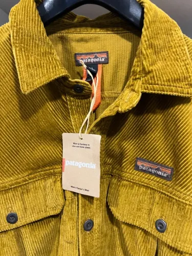 Camisa Veludo Patagônia - Cor mostarda - Comprada no Japão - L