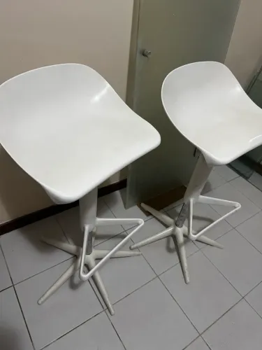 Banquetas Brancas