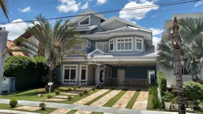 Casa à venda no Condomínio Taubaté Village em Taubaté/SP.