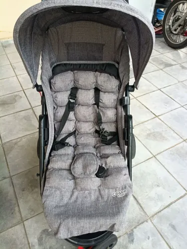 Carinho com bebê conforto
