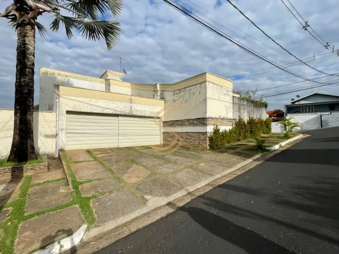 Casa de Esquina com 3 Suítes no Jardim Bela Vista: Exclusividade e Conforto