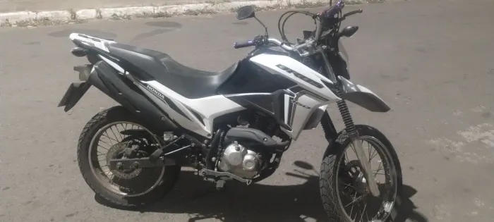 Vende-se Bros 2023 muito boa e bem conservado