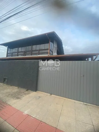 Casa financiável, 5 dormitórios, à venda no Carianos - Florianópolis/SC.