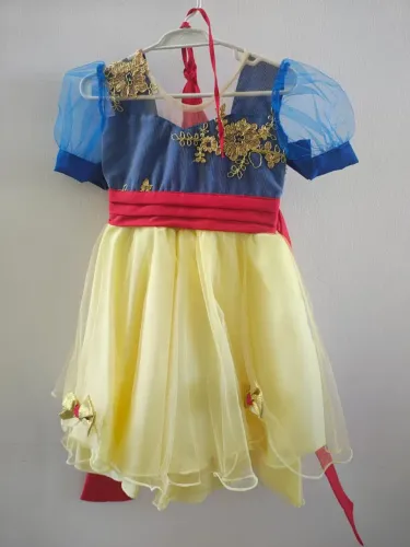 Vestido infantil branca de neve
