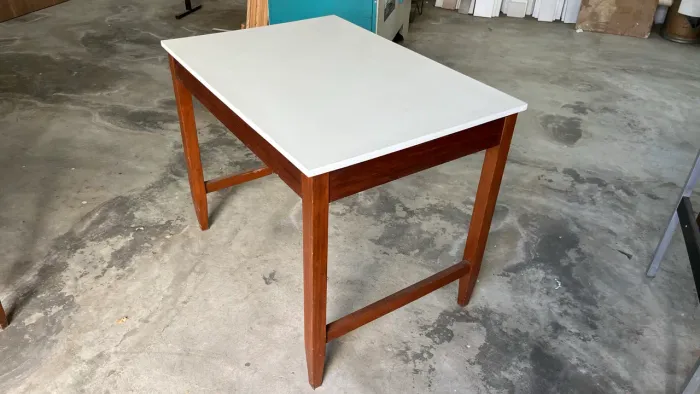 Mesa madeira tampo branco