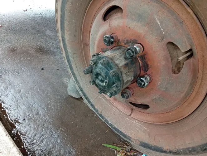 diferencial d60 ele e curto e reduzido e eixo dianteiro e tenho 7 rodas
