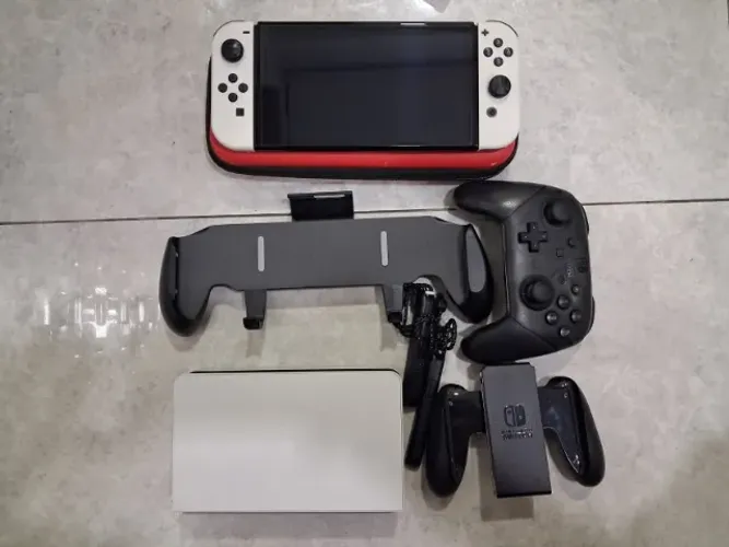 Nintendo Switch Oled Desbloqueado + Pro Controller + Case + Grip