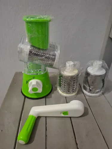 Tabletop drum grater