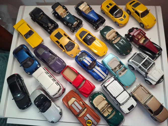 Miniaturas de carrinhos (unidade)
