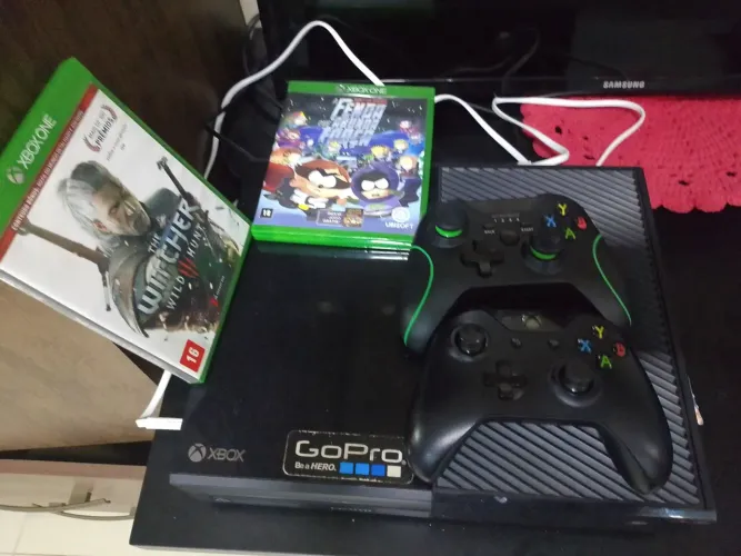 XBOX ONE COMPLETO, JOGOS E CONTROLE INCLUIDOS