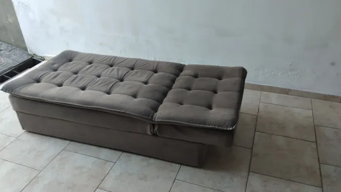 Vendo chaise quase sem uso Cor marrom Com três posições  diferentes. 0.87 largura por 1.90
